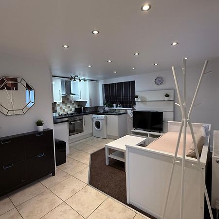 Cosy Guest Suite, West London Hounslow Extérieur photo
