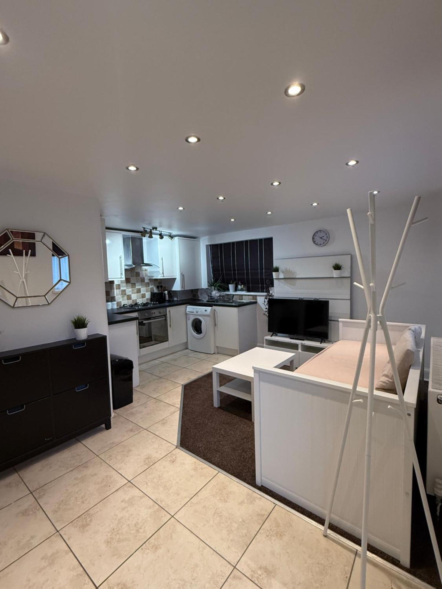 Cosy Guest Suite, West London Hounslow Extérieur photo